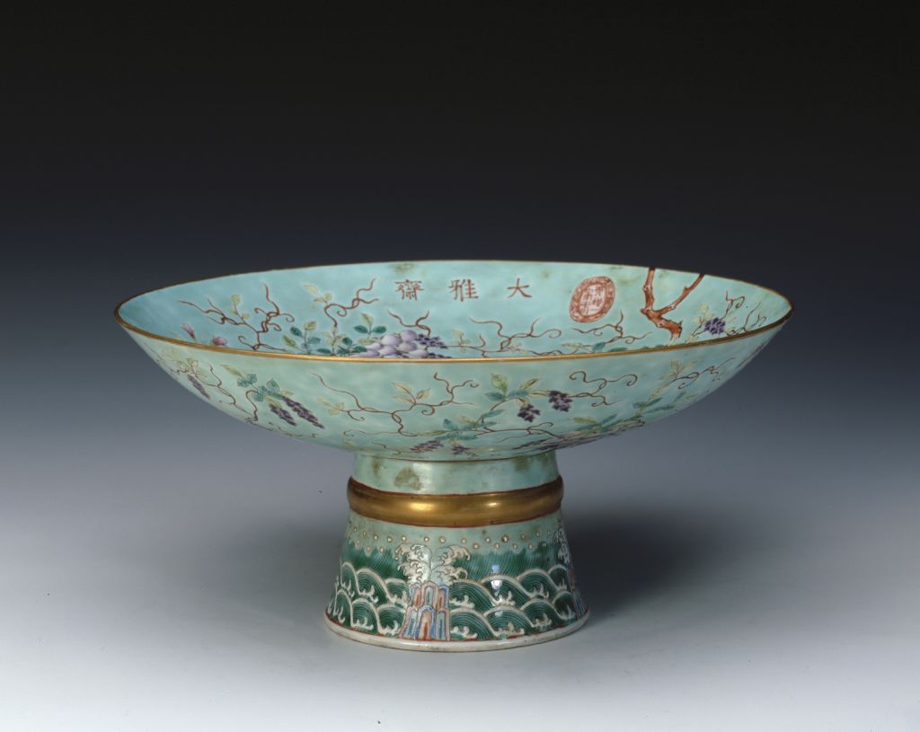 图片[1]-“Da Yazhai” type green space pastel flower and bird pattern high foot plate-China Archive